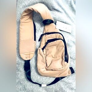 NWT Women’s Crossbody Sling Bag ~ Pink